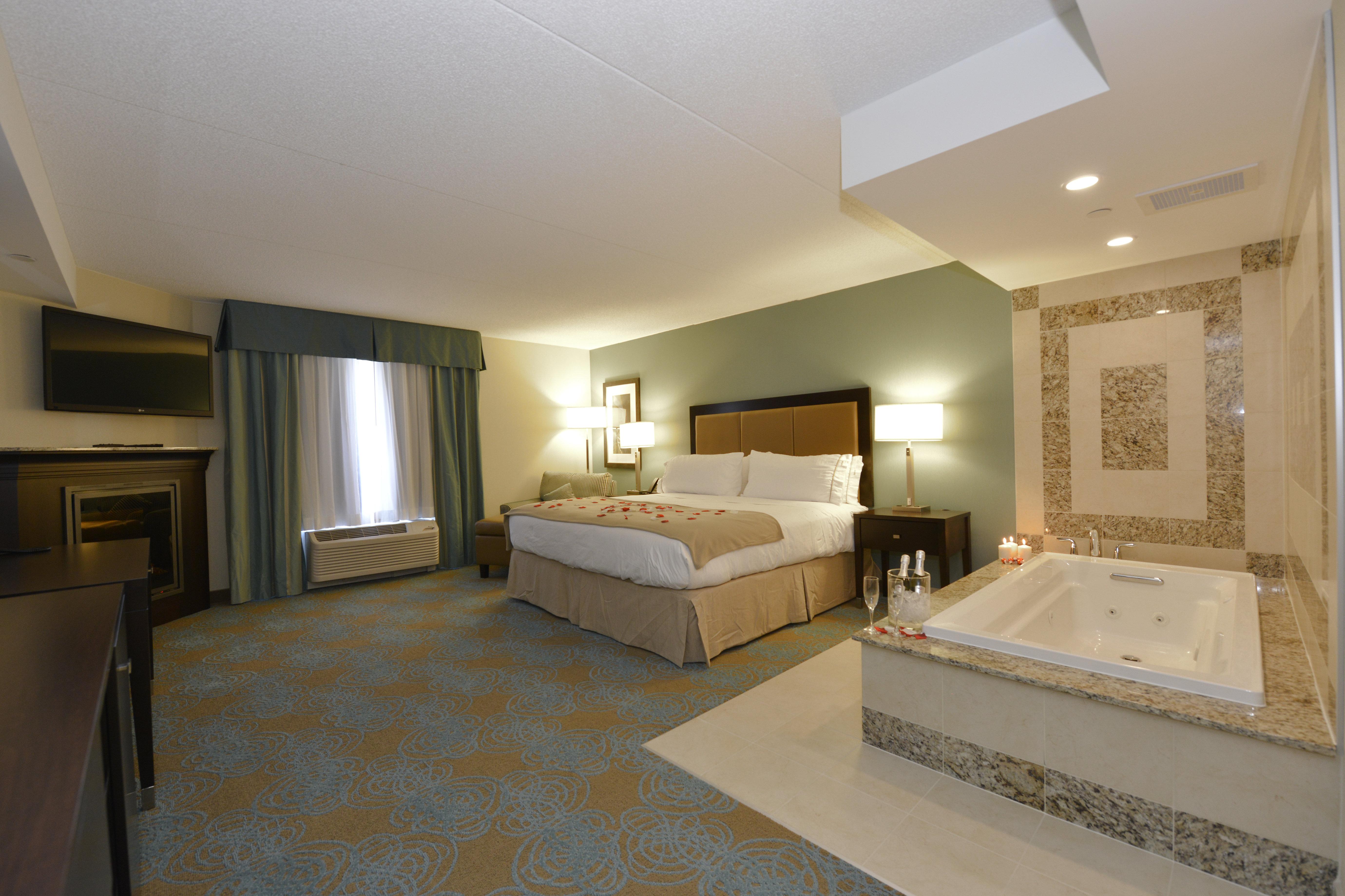 Holiday Inn Express Hotel & Suites Waterloo - St. Jacobs Area By Ihg Exterior photo
