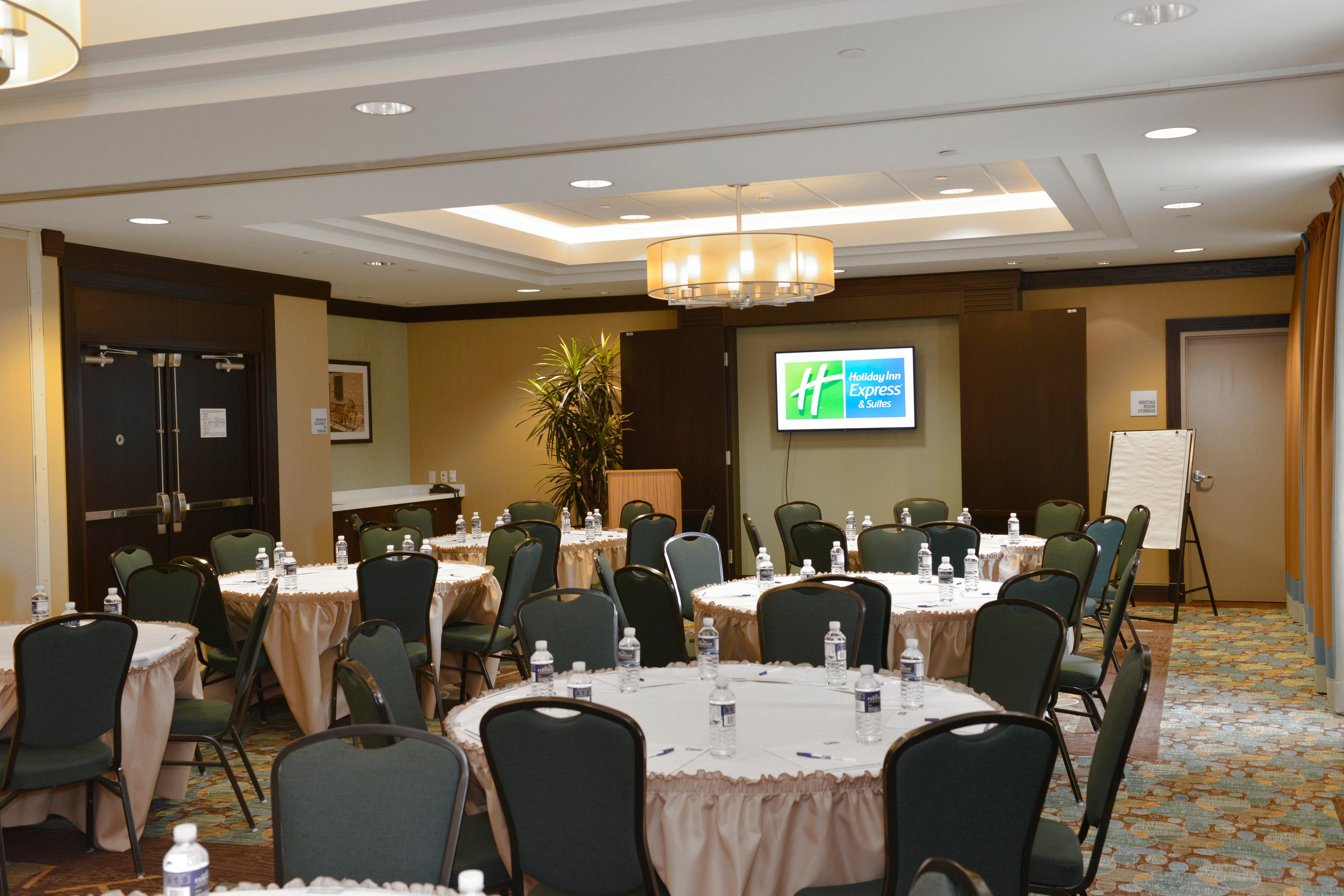 Holiday Inn Express Hotel & Suites Waterloo - St. Jacobs Area By Ihg Exterior photo